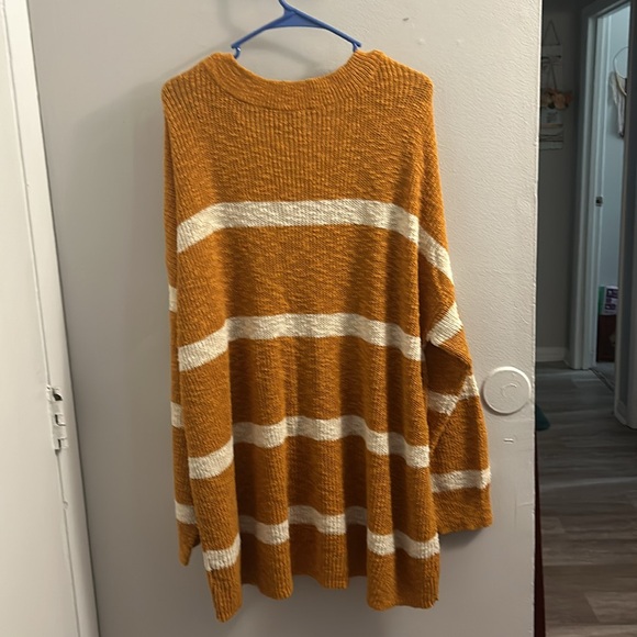 Sweater - Picture 3 of 4